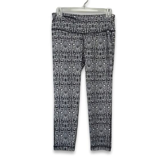 90 Degree by Reflex Capri Leggings Mid-Rise Stretchable Snake Print Gray Small - Picture 1 of 7